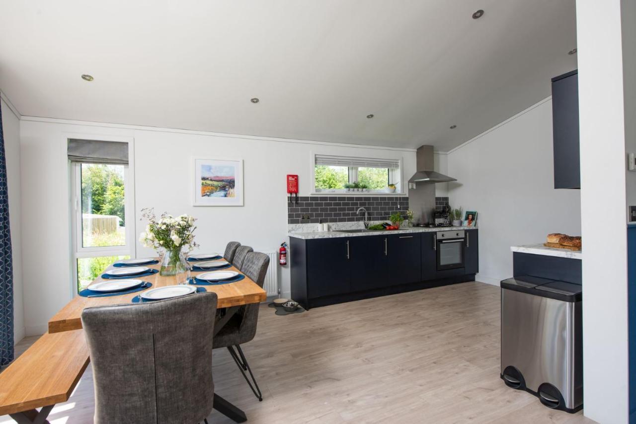 Buttercup Lodge, 33 Roadford Lake Lodges Lifton Bagian luar foto