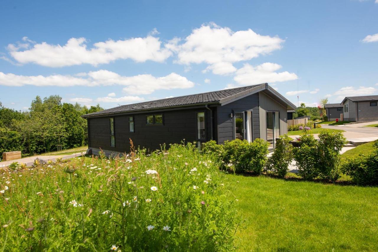 Buttercup Lodge, 33 Roadford Lake Lodges Lifton Bagian luar foto