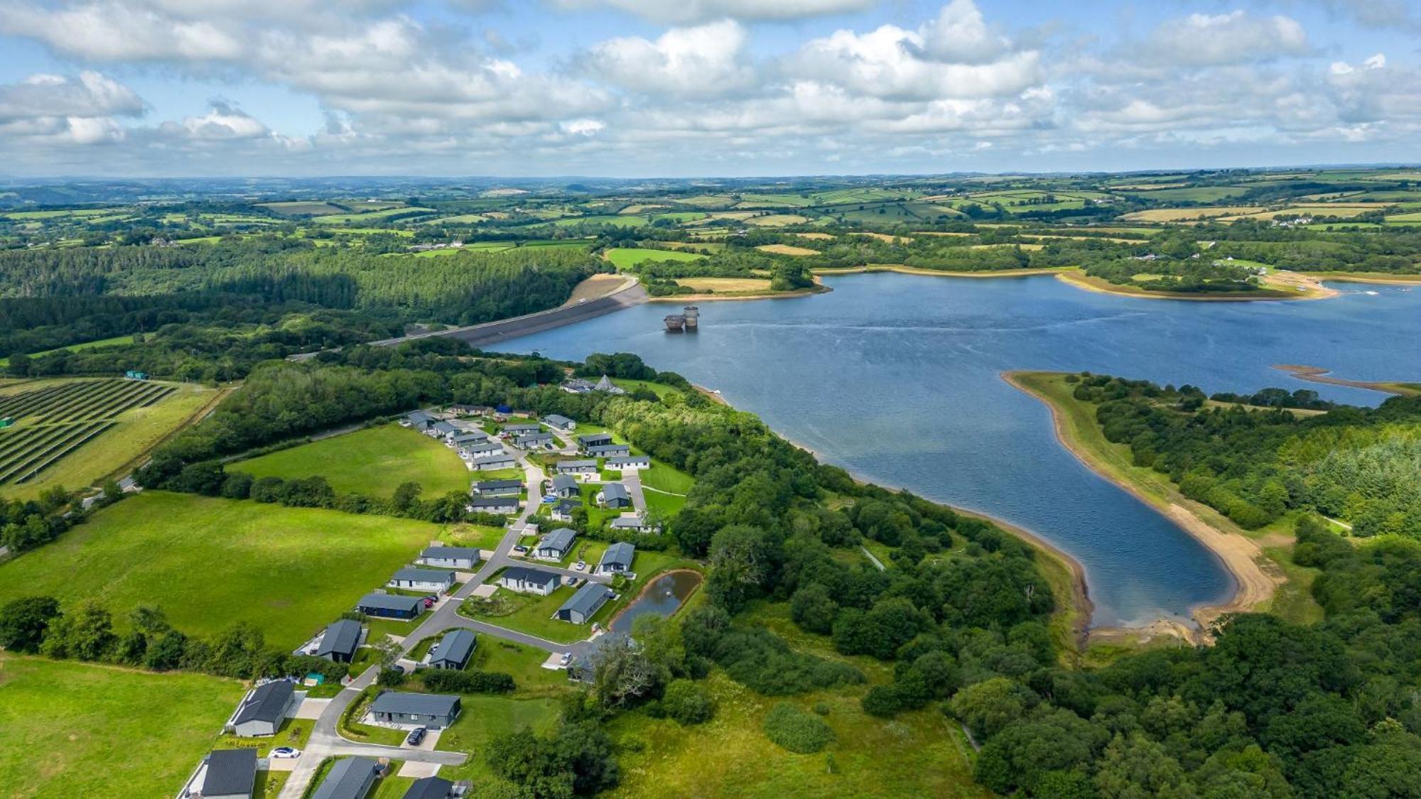 Buttercup Lodge, 33 Roadford Lake Lodges Lifton Bagian luar foto