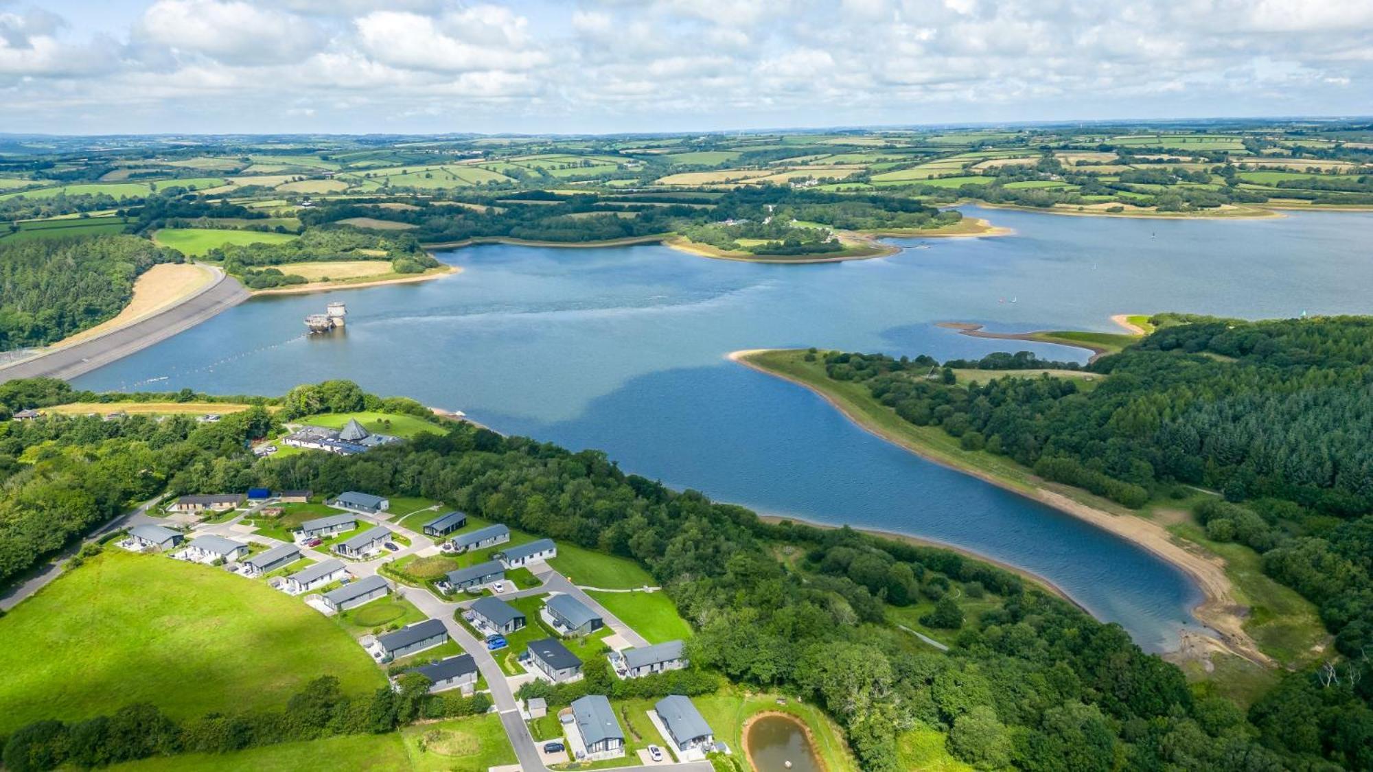 Buttercup Lodge, 33 Roadford Lake Lodges Lifton Bagian luar foto